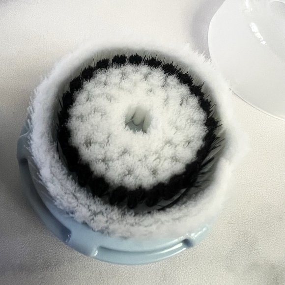 Set of 2 of NEW Replacement Facial Brush Heads,  Clarisonic compatible, Delicate - Picture 8 of 8